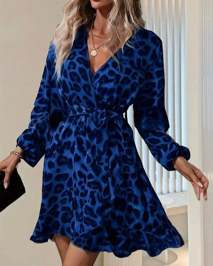 Sommer-middikjole til kvinder med leopardprint, V-udskæring og asymmetrisk nederdel