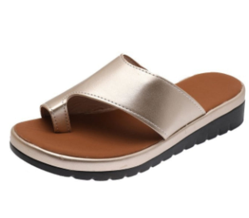 Damesandaler med tåring, lav sål og design uden lukning – casual sandaler