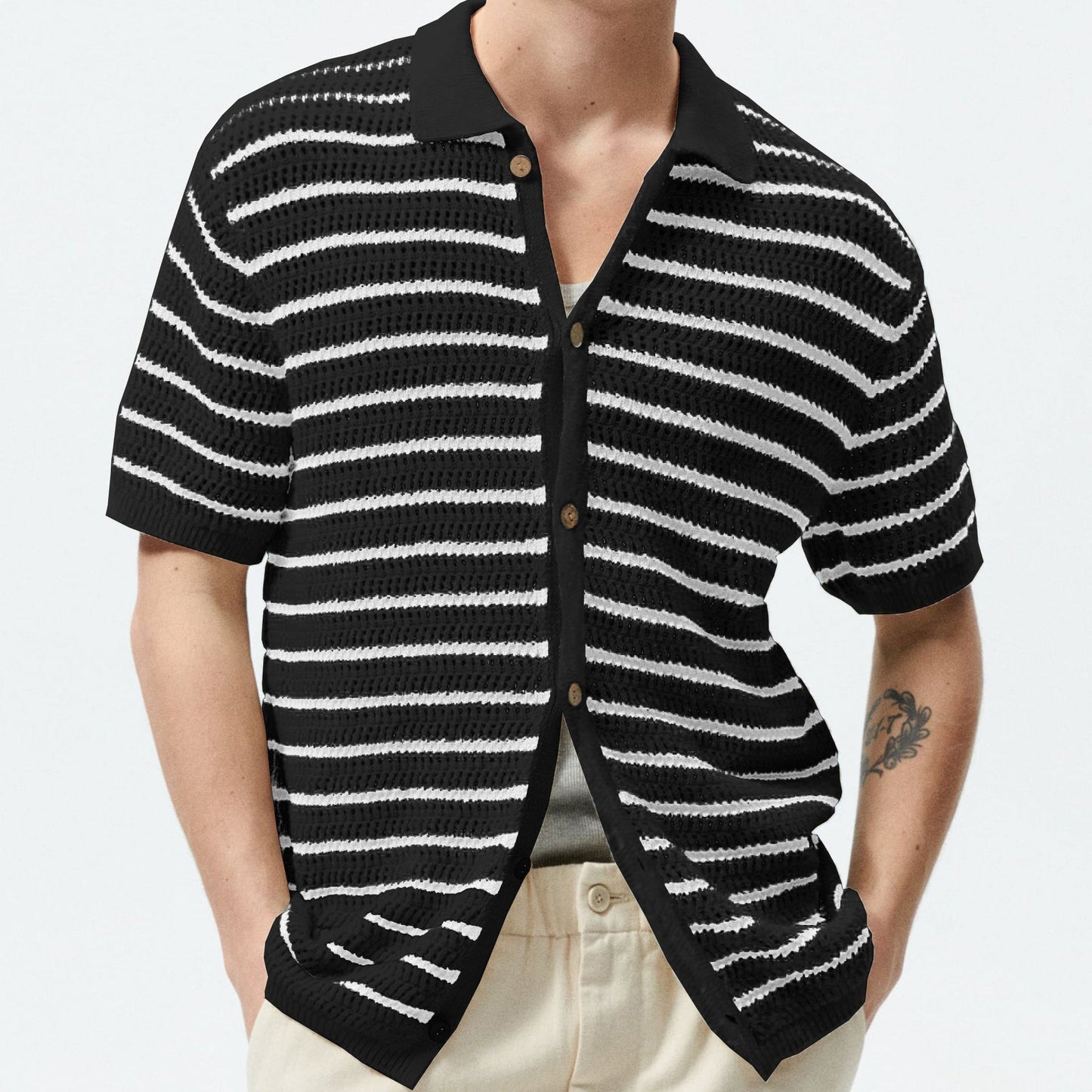 Cárdigan tipo polo de hombre a rayas, con mangas cortas y botones