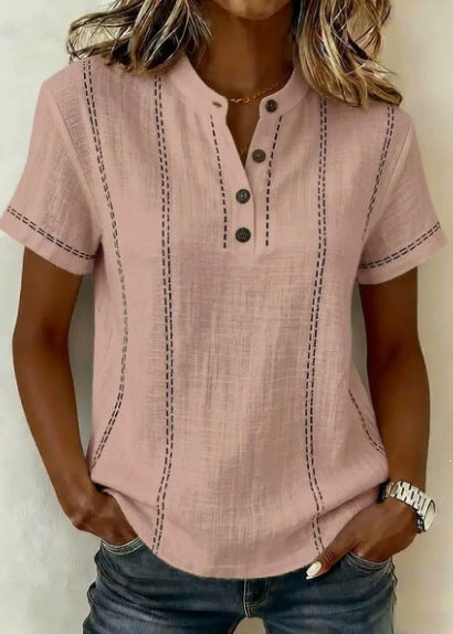 Damebluse med korte ærmer, ståkrave, V-hals og knapper – patchwork-design