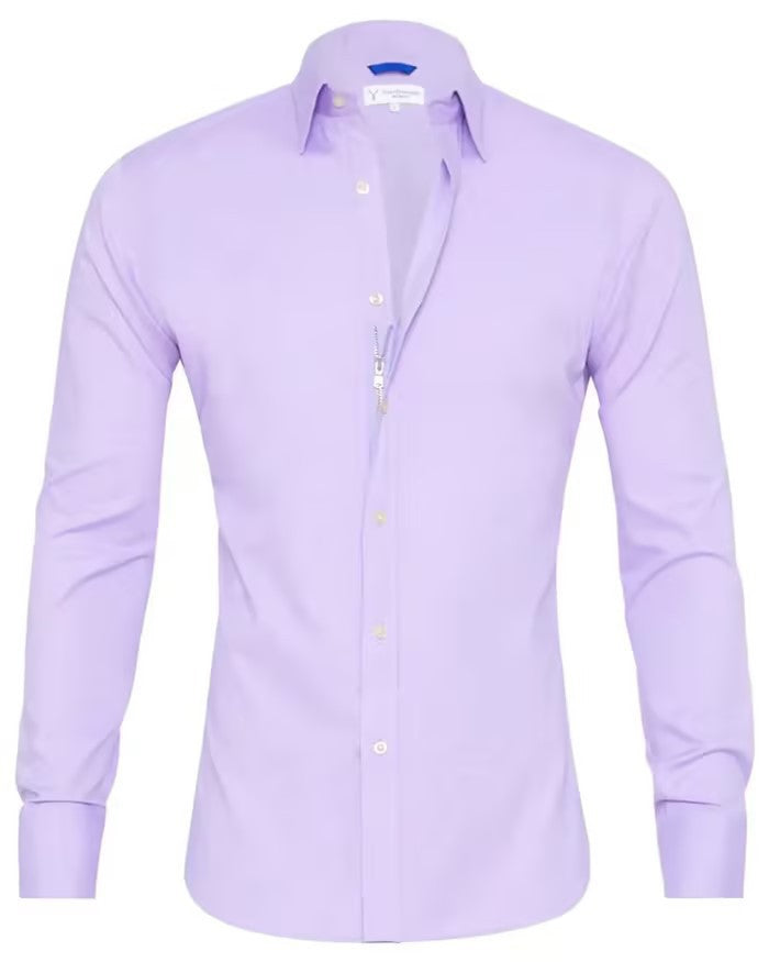 Camisa Oxford de hombre de corte ajustado con cremallera frontal, botones decorativos y mangas largas.