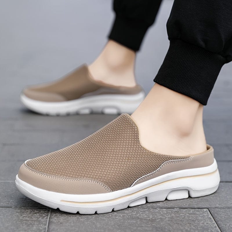 Scarpe slip-on beige da uomo, suola bianca, design casual e traspirante, ideali per passeggiate e tempo libero. Comfort e stile urbano.