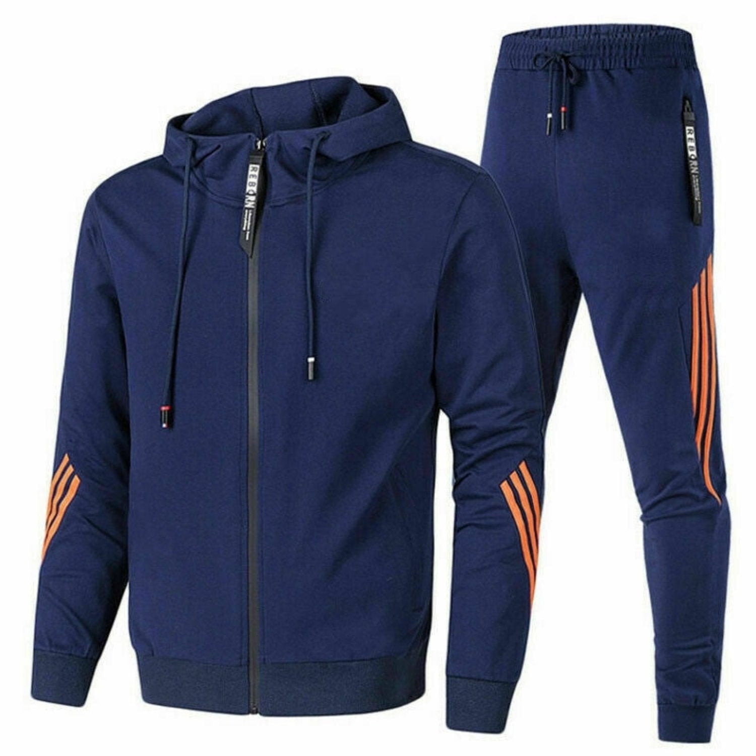 Tuta sportiva blu con cappuccio, zip frontale e dettagli arancioni sulle maniche e pantaloni. Abbigliamento casual uomo, moda fitness.