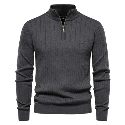 Maglione grigio scuro da uomo con zip corta, design a coste verticali, collo alto, maniche lunghe. Elegante e caldo, ideale per l'inverno.