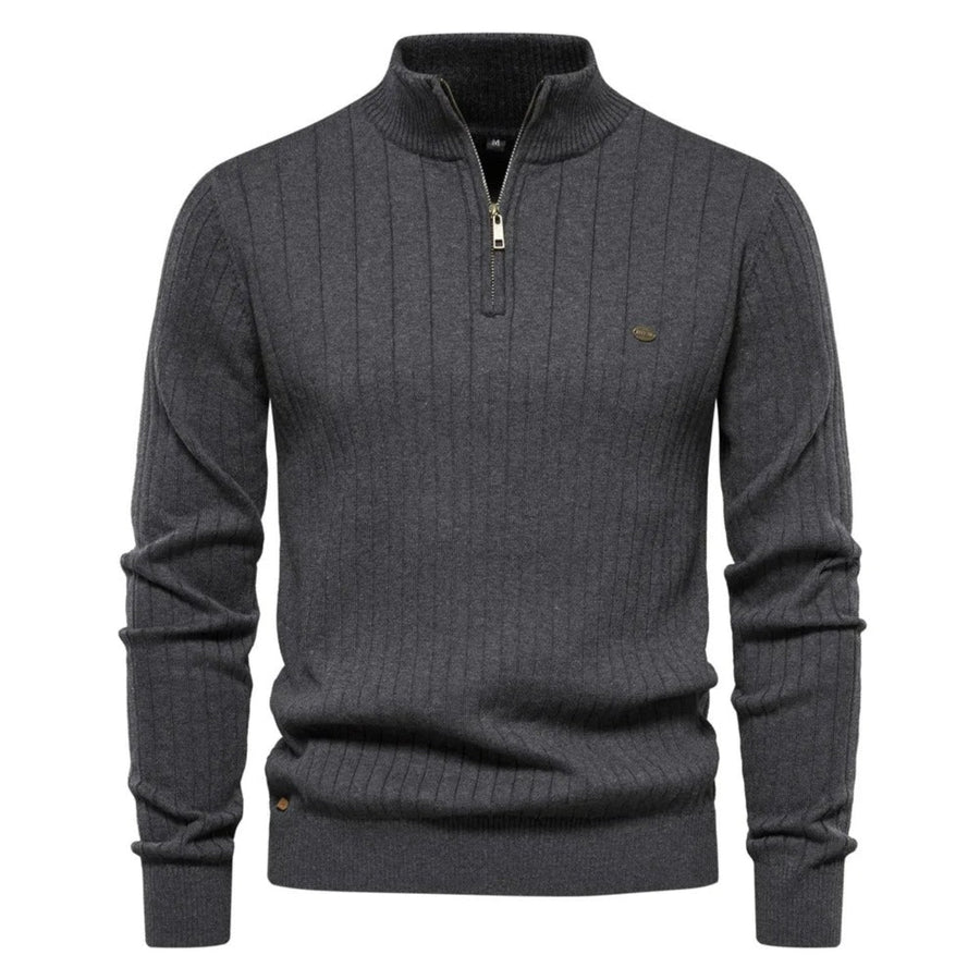 Maglione grigio scuro da uomo con zip corta, design a coste verticali, collo alto, maniche lunghe. Elegante e caldo, ideale per l'inverno.
