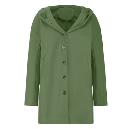 Cappotto verde oliva con cappuccio, bottoni frontali, design elegante. Moda autunnale, abbigliamento donna, stile casual chic.