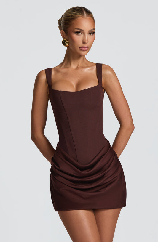 Mini vestido bodycon de mujer con escote cuadrado y detalle de pliegues – Estilo elegante