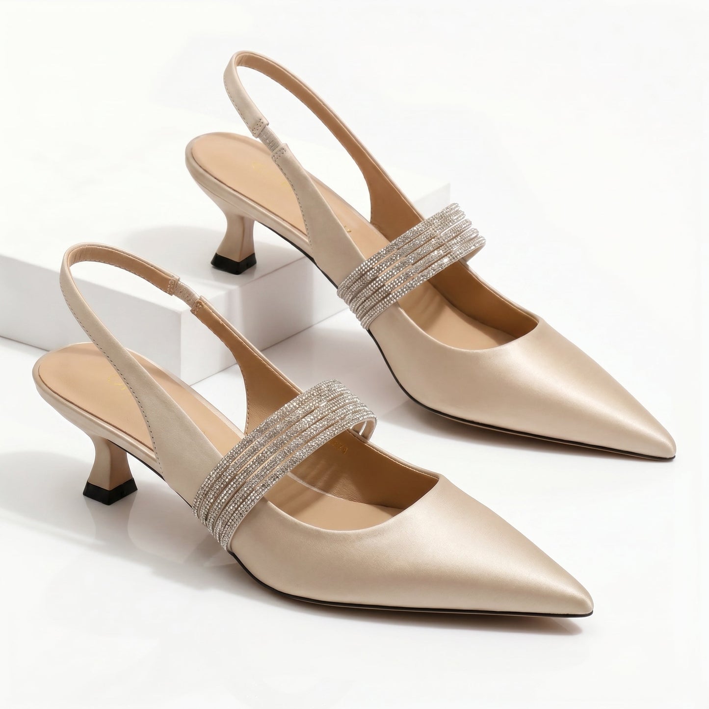 Décolleté Slingback Donna con Punta Affusolata, Tacco Basso e Cinturino con Strass – Décolleté Eleganti