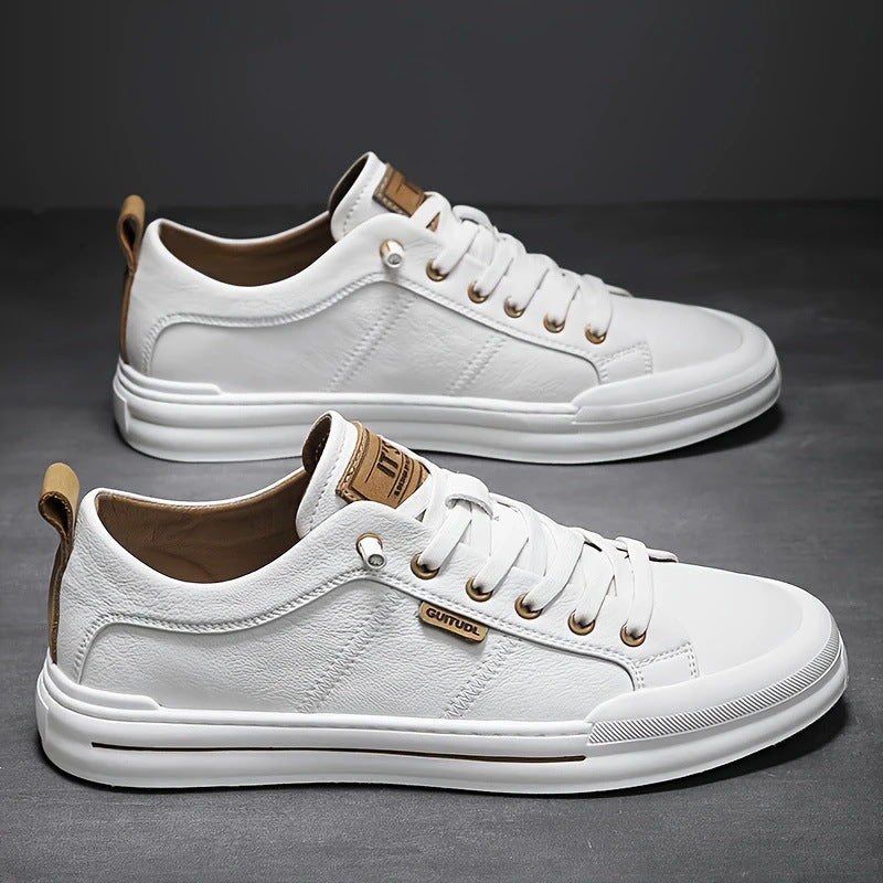 Åndbare sneakers til mænd til udendørsaktiviteter, med et design inspireret af sportens verden.