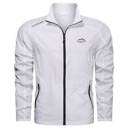 Giacca a vento bianca da uomo con zip nera, logo montagna sul petto, design leggero e traspirante, ideale per attività outdoor e sport.