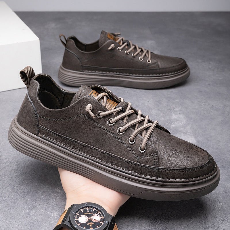 Vandtætte lave sneakers til mænd med snørelukning, ideelle til hverdagsbrug.