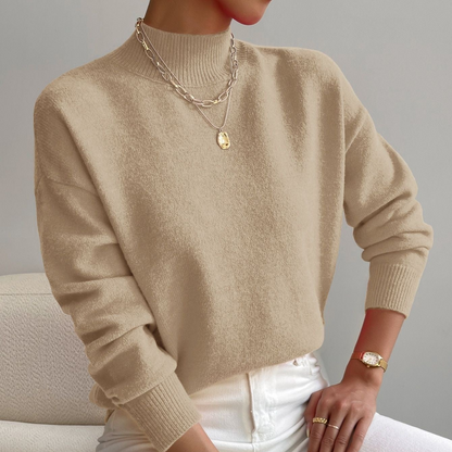 Women's cashmere turtleneck sweater with a straight fit and ribbed trims.