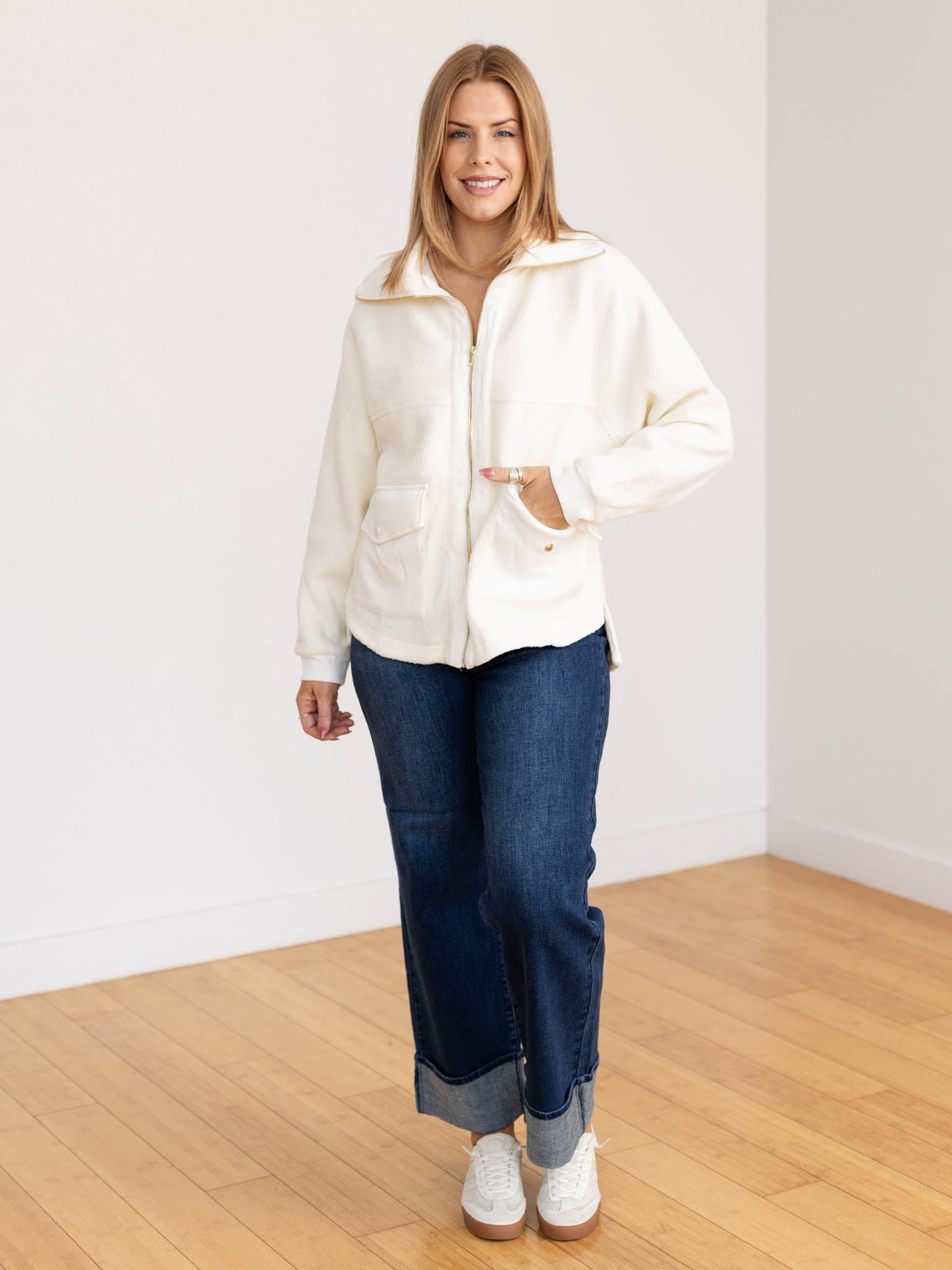 Giacca Autunnale Donna con Zip Frontale – Colletto Strutturato e Tasche
