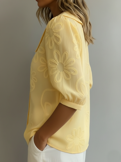 Camicetta Donna con Colletto Arrotondato e Ricami Floreali – Stile Elegante