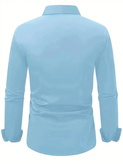 Camicia azzurra a maniche lunghe, vista posteriore, colletto classico, tessuto leggero, ideale per abbigliamento formale e casual.