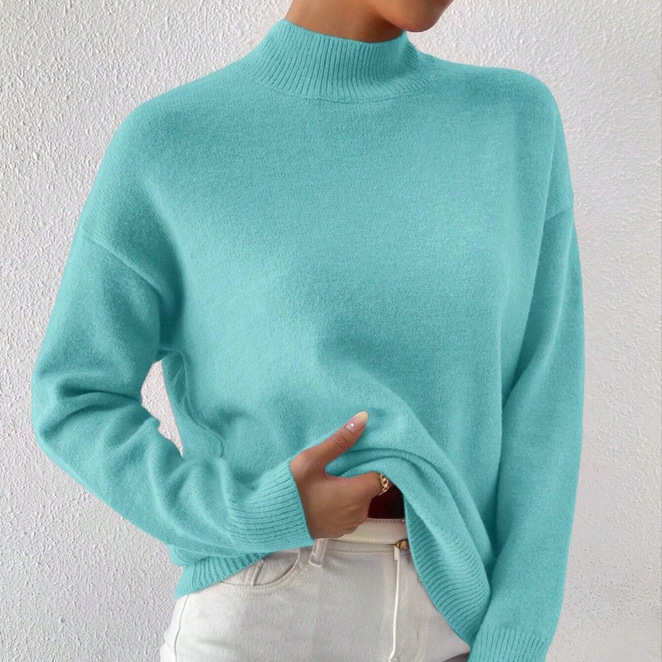 Women's cashmere turtleneck sweater with a straight fit and ribbed trims.
