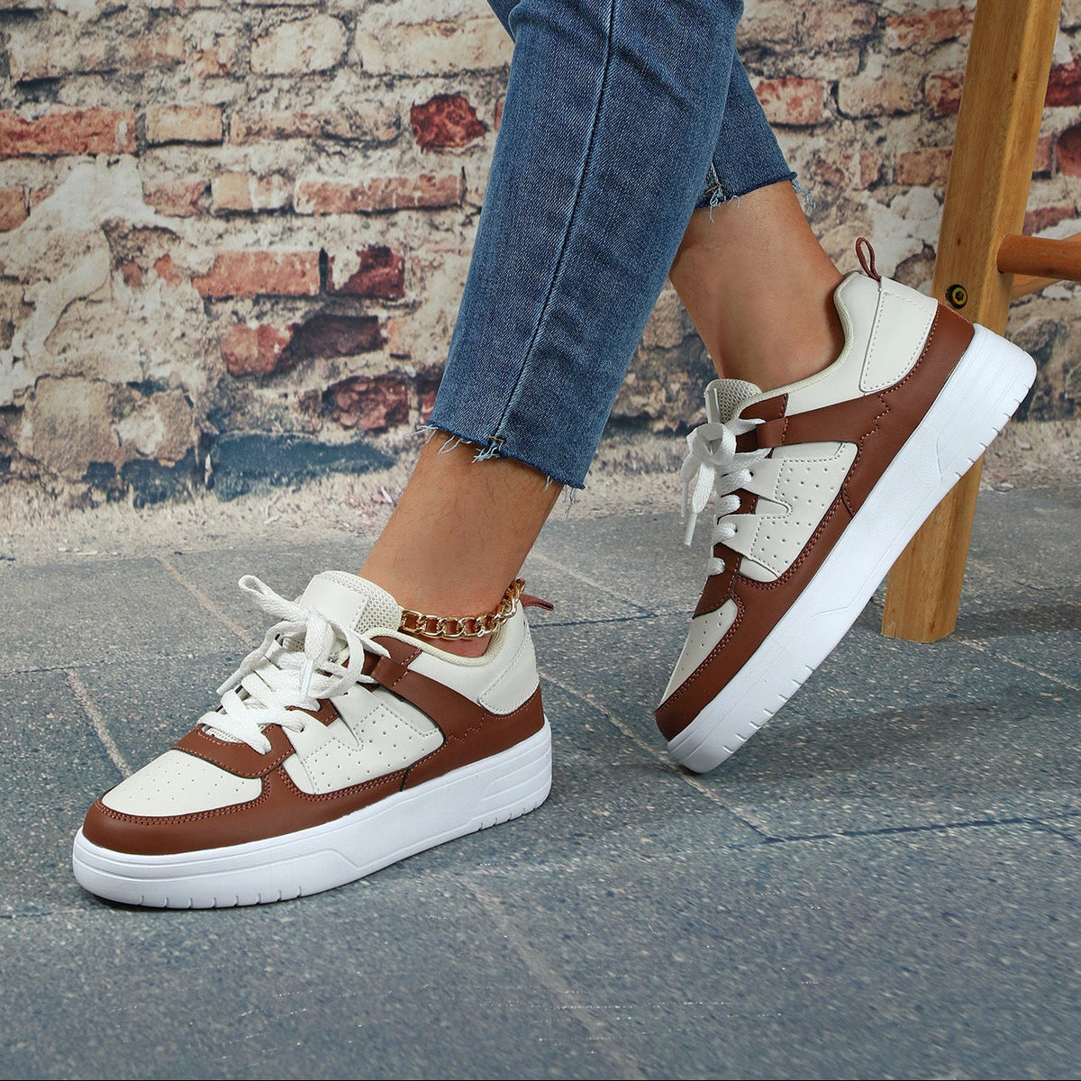 Zapatillas unisex con plataforma, cordones, suela blanda y diseño bajo.