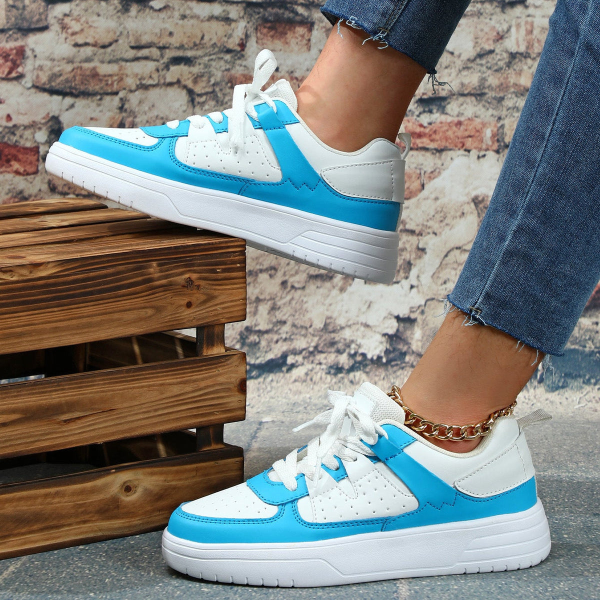 Zapatillas unisex con plataforma, cordones, suela blanda y diseño bajo.