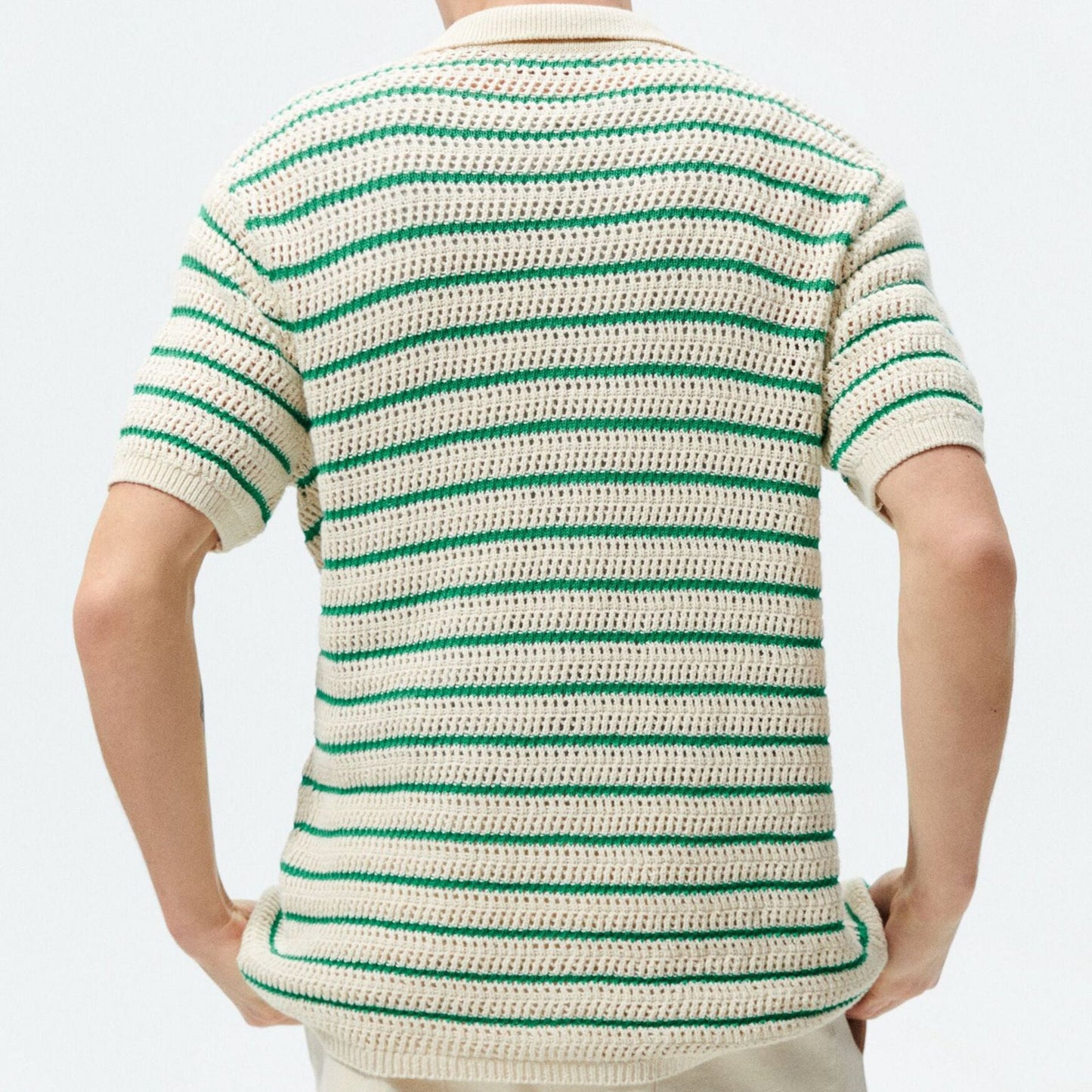 Cárdigan tipo polo de hombre a rayas, con mangas cortas y botones