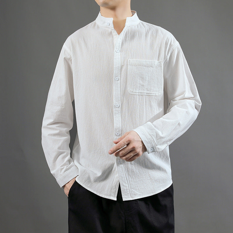 Camisa blanca de lino para hombre, ideal para el verano, de corte cómodo y tejido ligero.