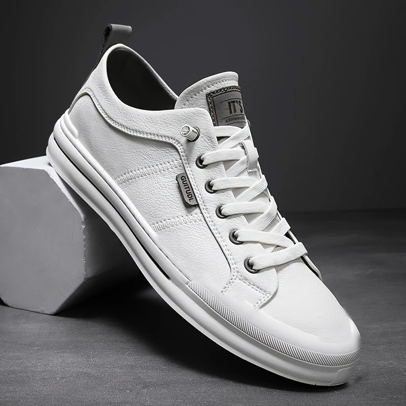 Åndbare sneakers til mænd til udendørsaktiviteter, med et design inspireret af sportens verden.