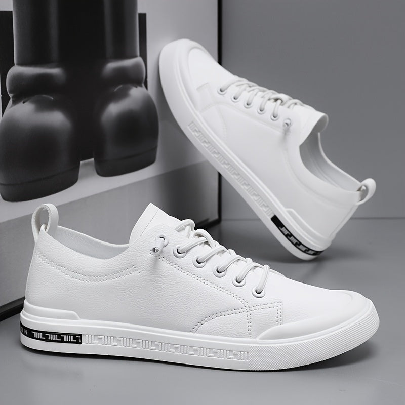 Herresneakers med snørebånd, glat overdel og PVC-sål – polstret indersål