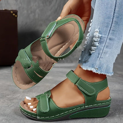 Sandalias de mujer con suela gruesa y cierre de velcro – efecto piel