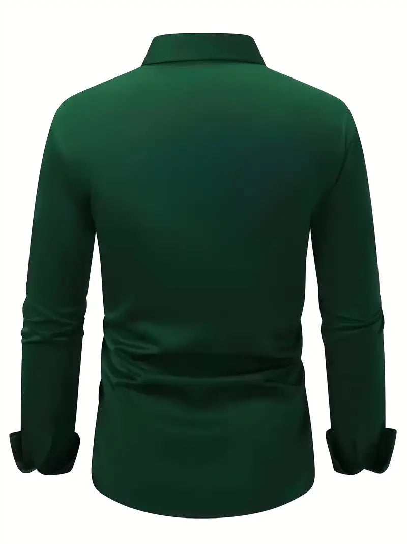 Camicia verde scuro da uomo a maniche lunghe, vista posteriore. Elegante e moderna, ideale per abbigliamento casual o formale.
