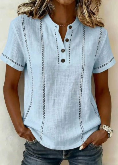 Damebluse med korte ærmer, ståkrave, V-hals og knapper – patchwork-design