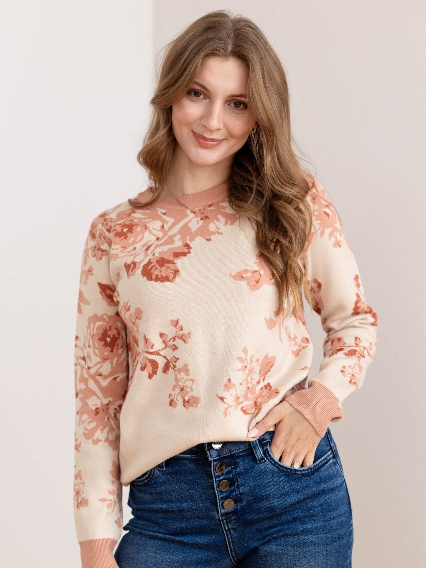Maglione Donna Jacquard Floreale Boxy con Girocollo – Stile Quotidiano