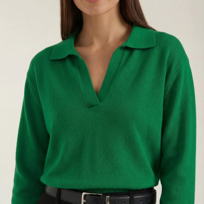 Ensfarvet poloshirt til kvinder med V-udskæring og lange ærmer.