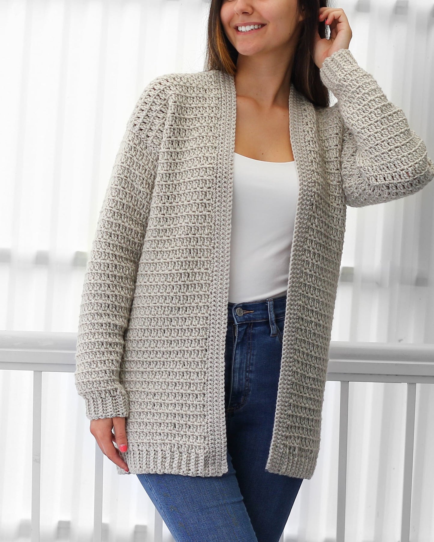 Cardigan Donna all’Uncinetto con Maniche Lunghe e Vestibilità Comoda – Stile Leggero