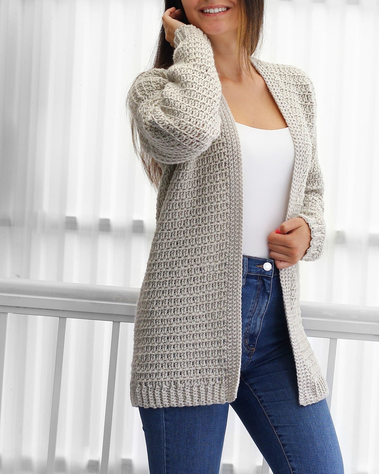 Cardigan Donna all’Uncinetto con Maniche Lunghe e Vestibilità Comoda – Stile Leggero
