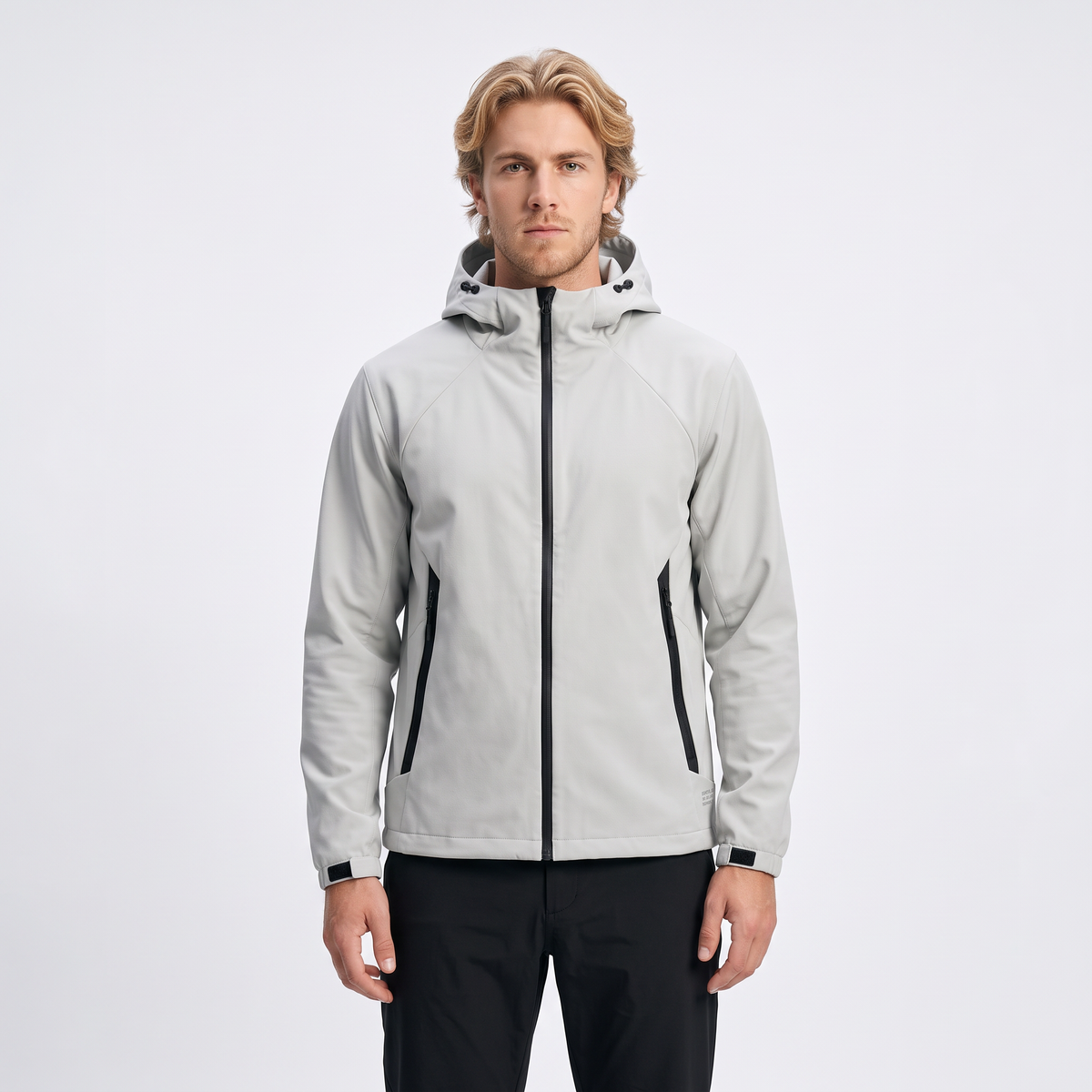 Giacca Softshell con Cappuccio – Foderata in Pile e Idrorepellente