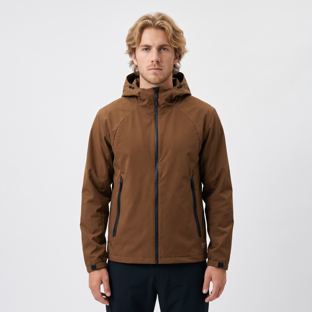 Giacca Softshell con Cappuccio – Foderata in Pile e Idrorepellente