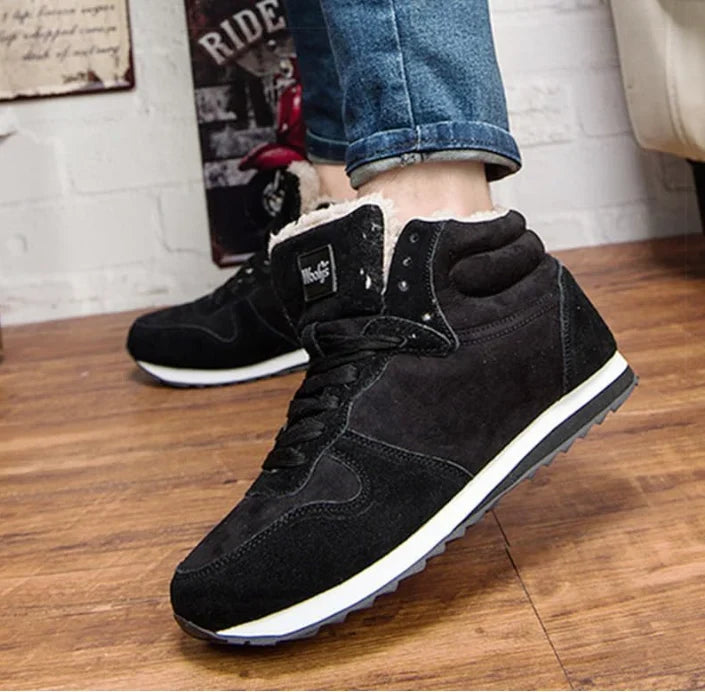 Unisex winter sneakers with insulating lining and a soft cotton-effect design.