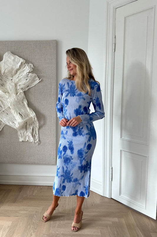Vestido Midi Mujer Estampado Abstracto Floral Azul – Mangas con Volantes y Abertura Lateral