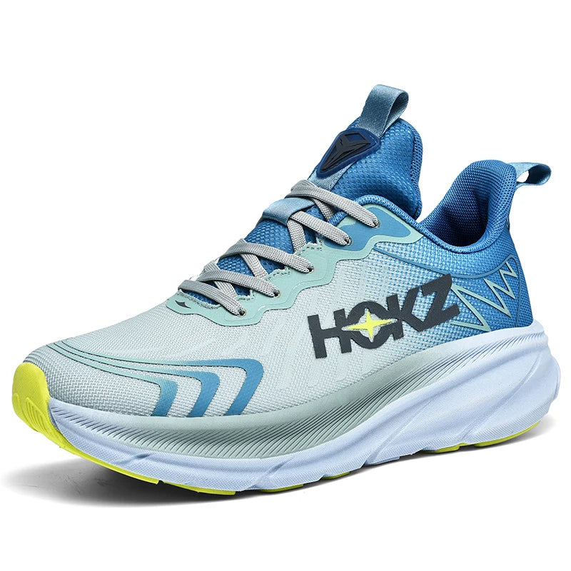 Scarpa da corsa HOKA blu e grigia con suola ammortizzata, dettagli gialli e logo laterale. Design sportivo, ideale per running e allenamenti.