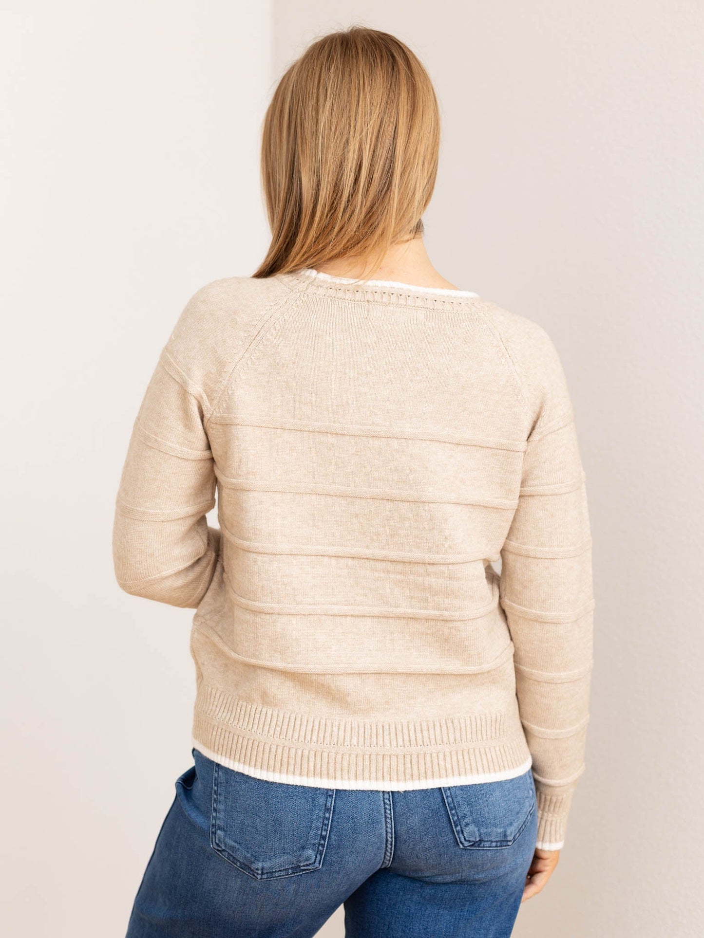 Maglione Donna in Maglia a Righe Testurizzate con Maniche Raglan e Girocollo – Stile Essenziale