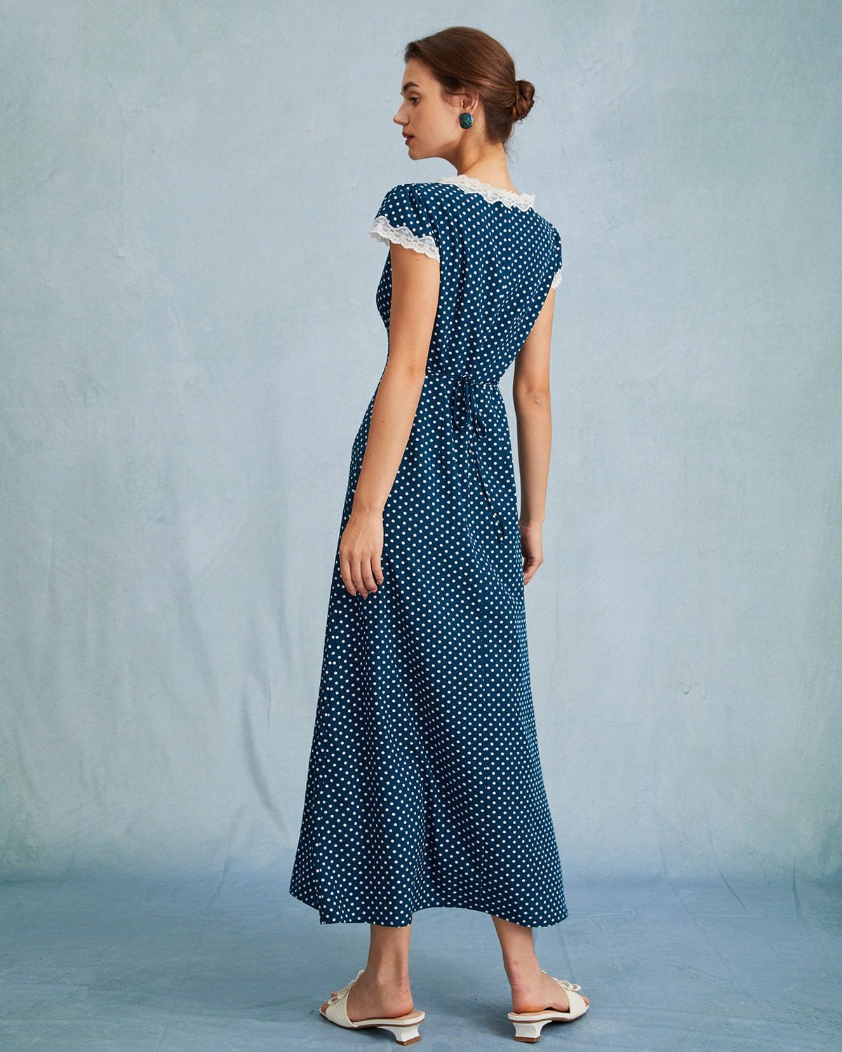 Abito Maxi da Donna con Profondo Scollo a V, Pizzo e Motivo a Pois