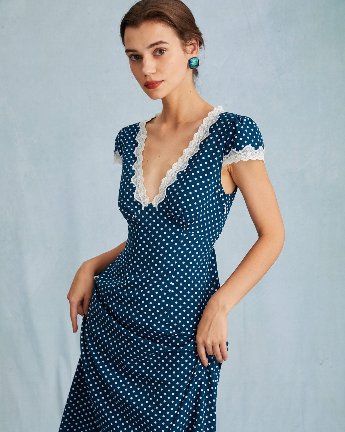Abito Maxi da Donna con Profondo Scollo a V, Pizzo e Motivo a Pois