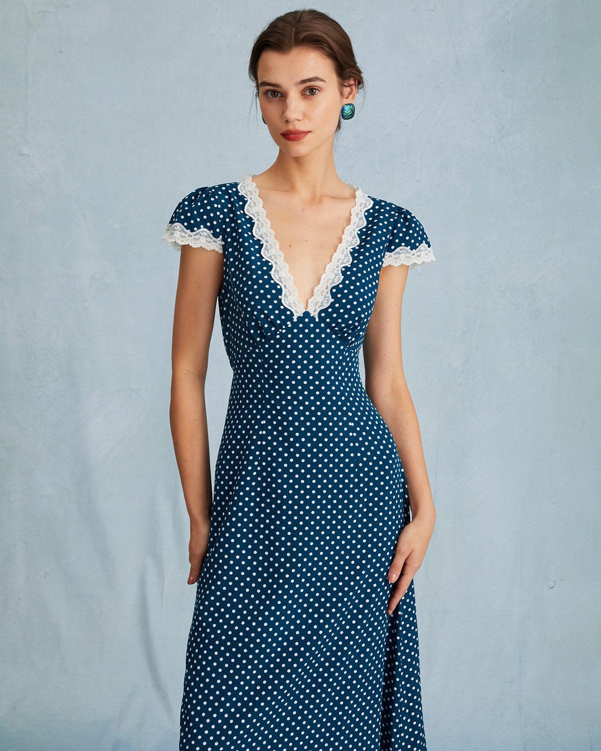 Abito Maxi da Donna con Profondo Scollo a V, Pizzo e Motivo a Pois