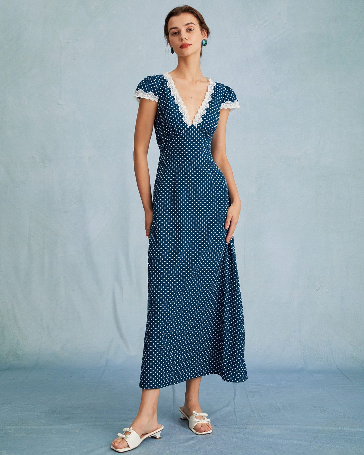Abito Maxi da Donna con Profondo Scollo a V, Pizzo e Motivo a Pois