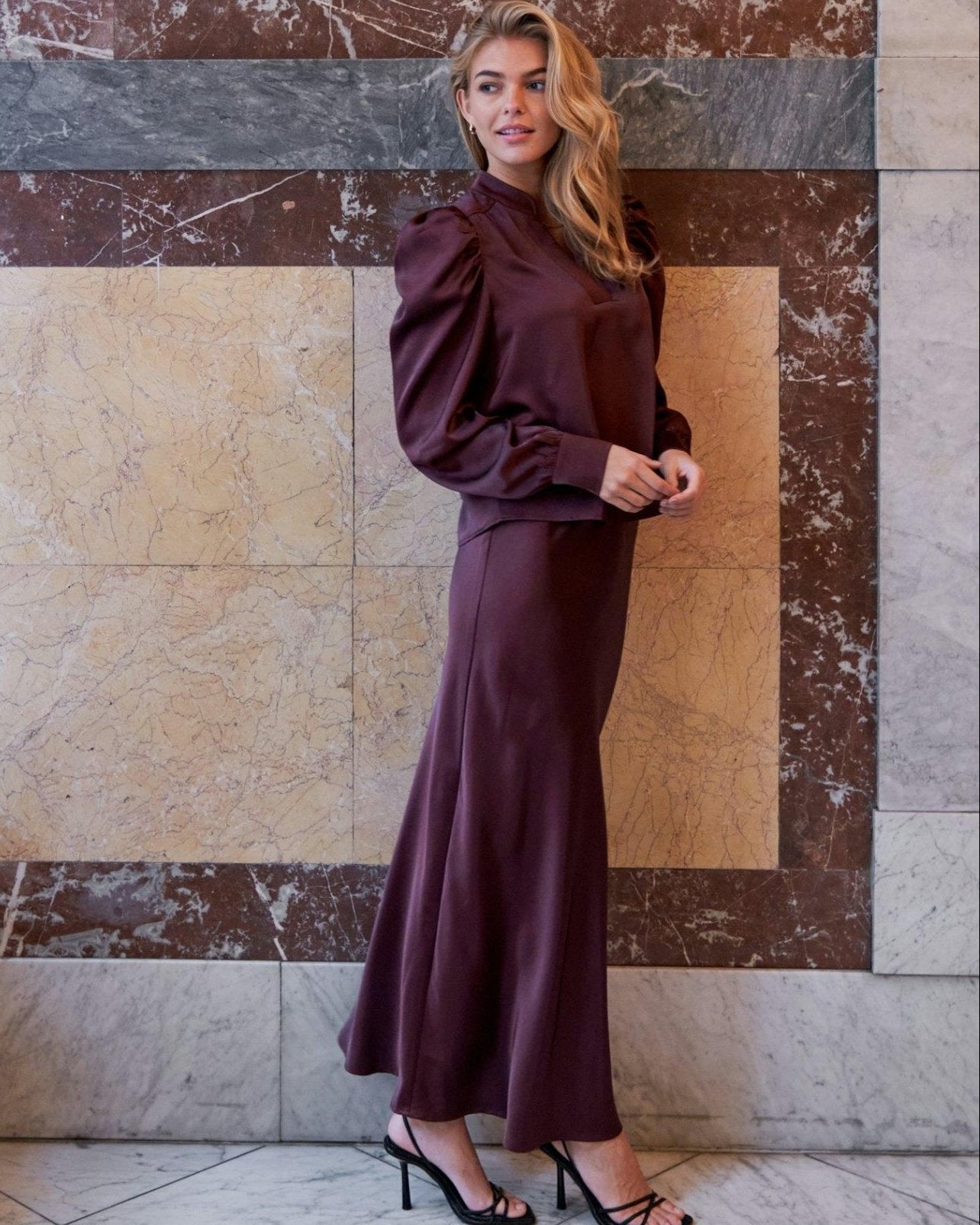 Gonna Lunga Donna Vita Alta Colore Borgogna – Stile Satin