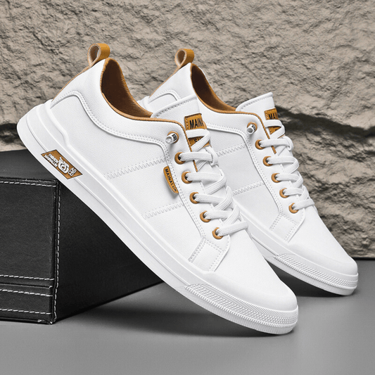 Lave herresneakers med polstret indlægssål og forstærkede syninger – let design