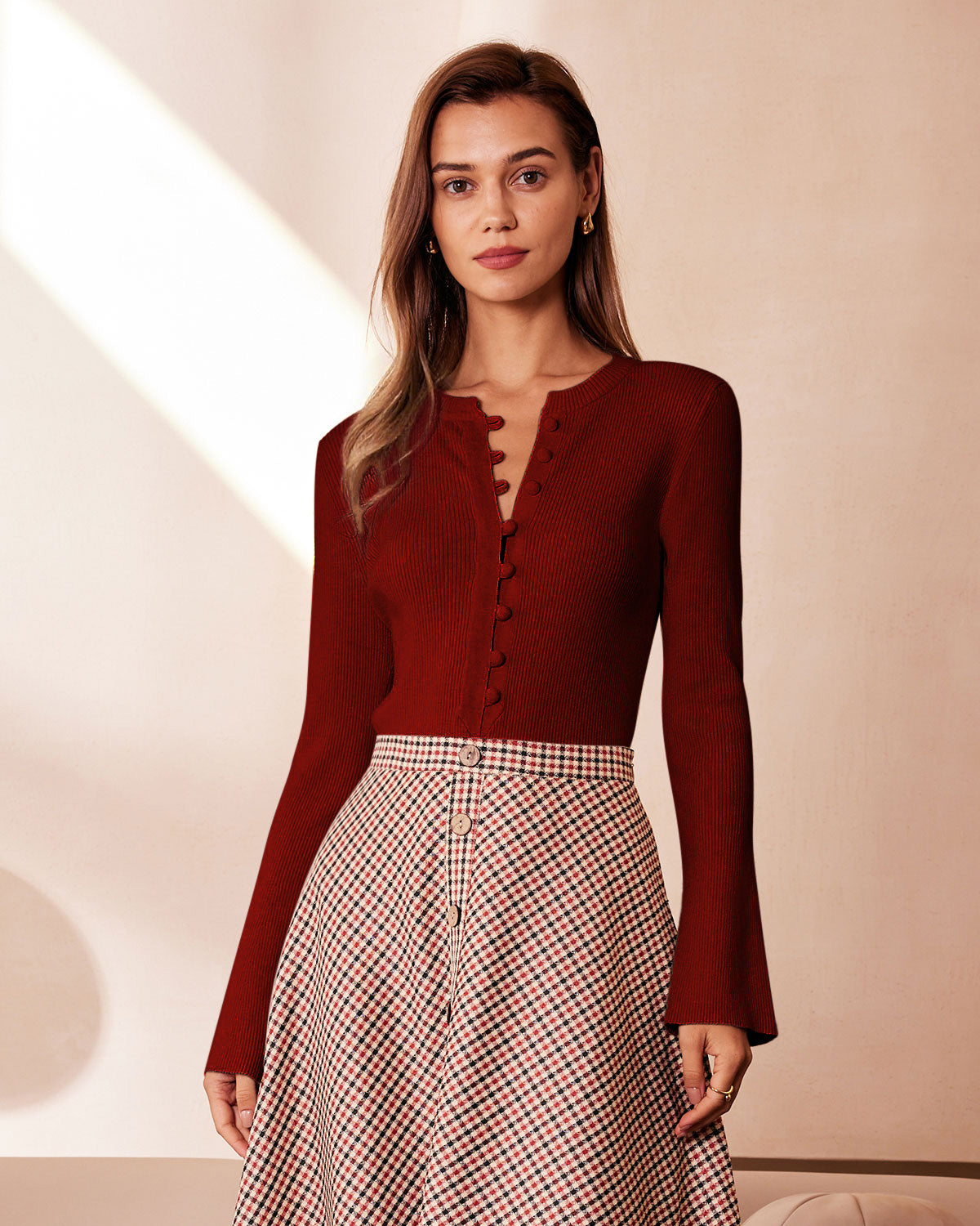 Maglia Donna Slim a Coste con Maniche a Campana e Bottoni – Stile Quotidiano