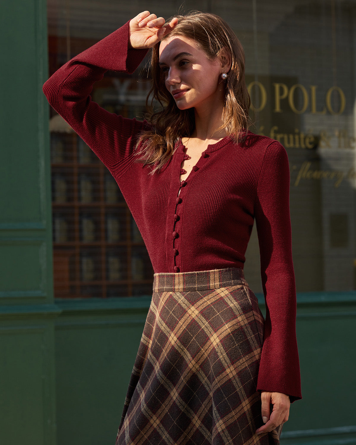 Maglia Donna Slim a Coste con Maniche a Campana e Bottoni – Stile Quotidiano